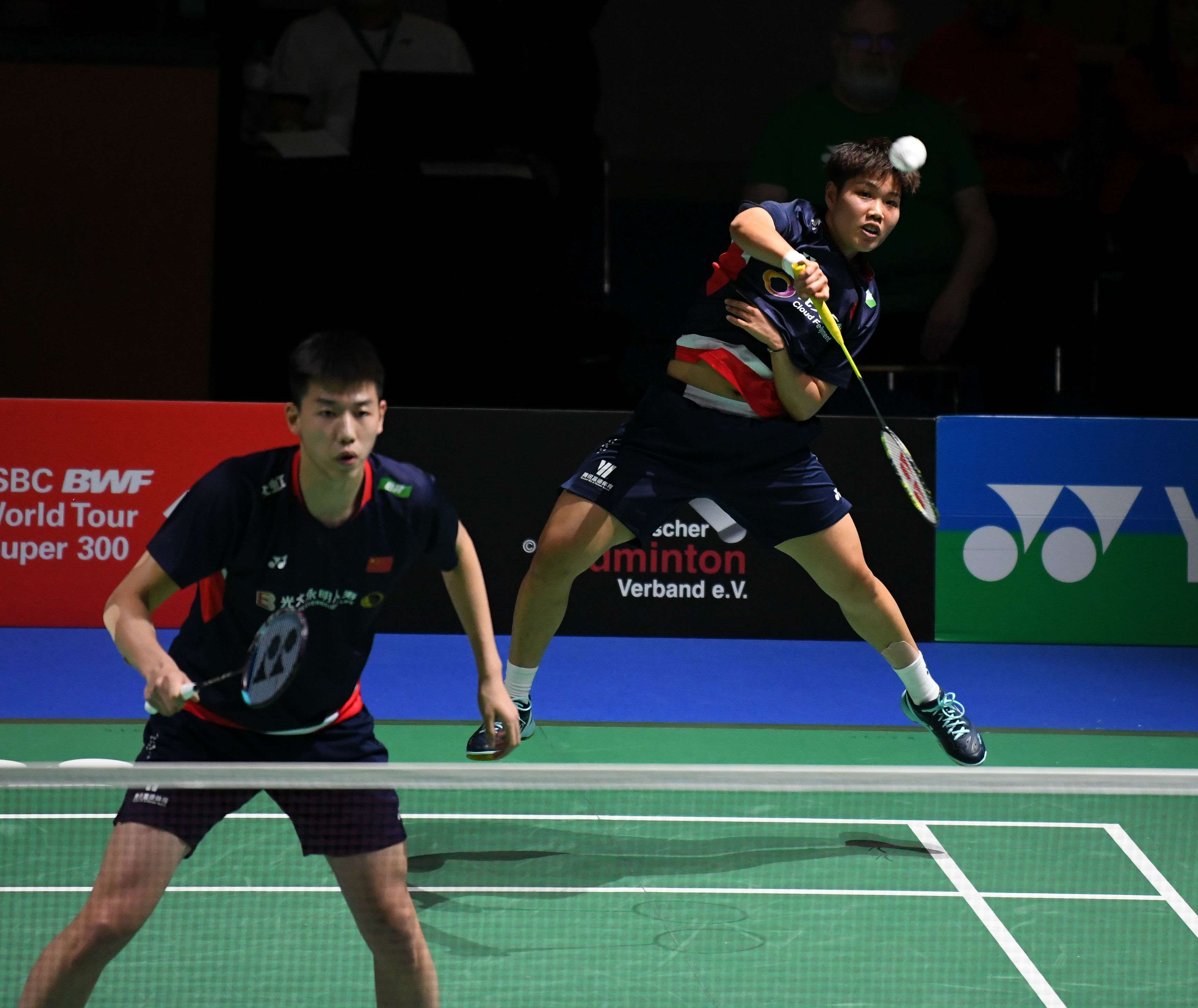 前场压迫形 前场压迫形